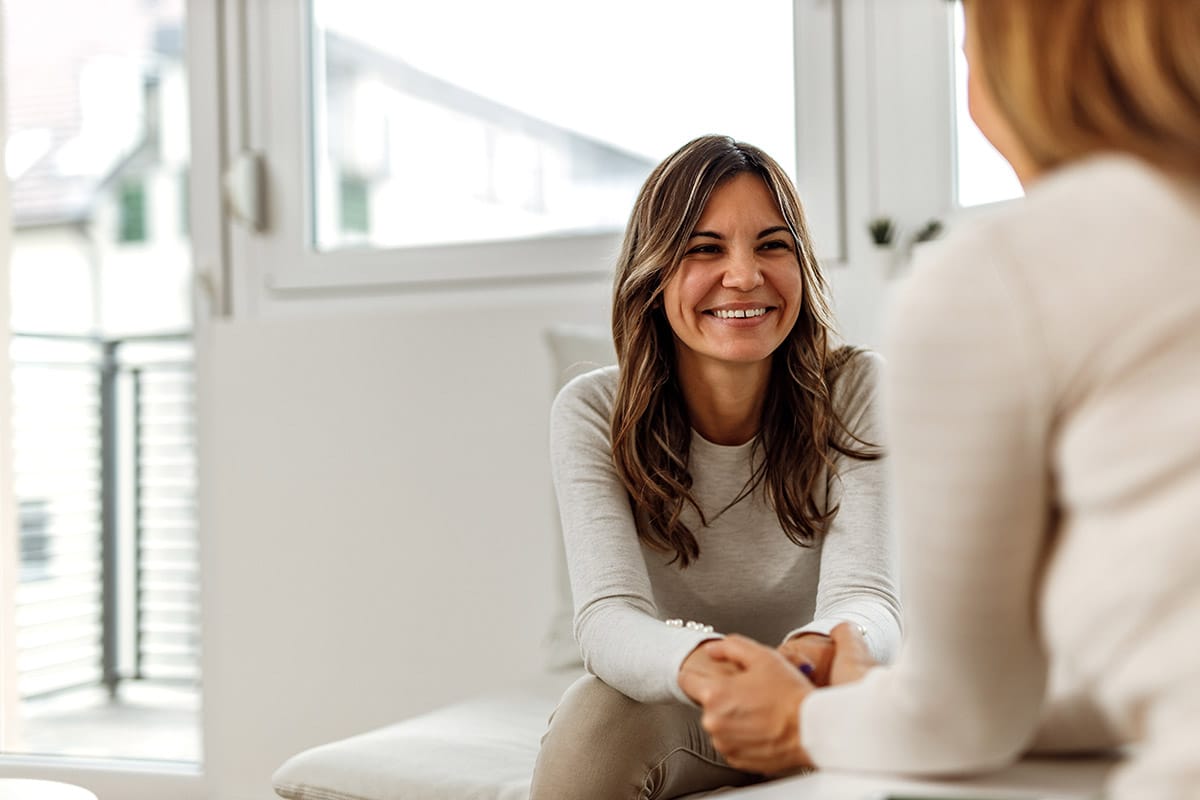 a person talks to a clinical psychologist