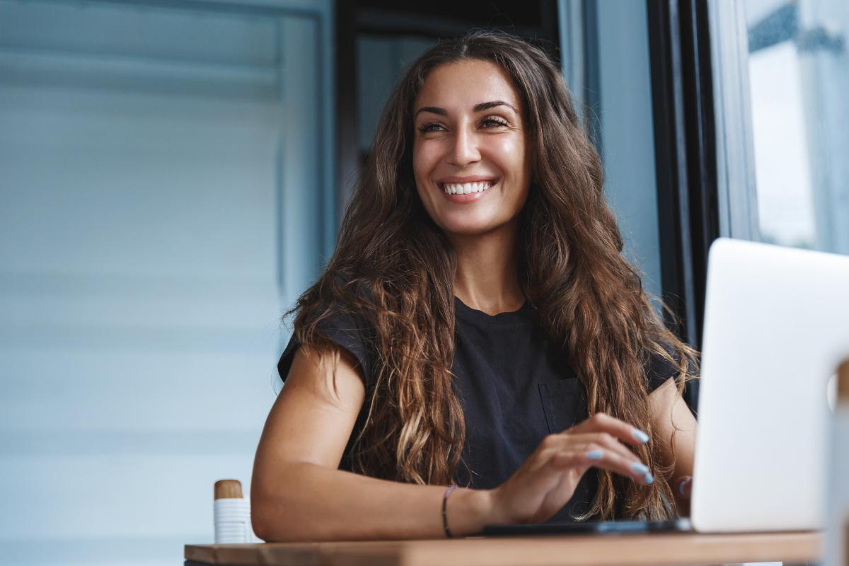 a young woman browses remote psychology jobs from her home office