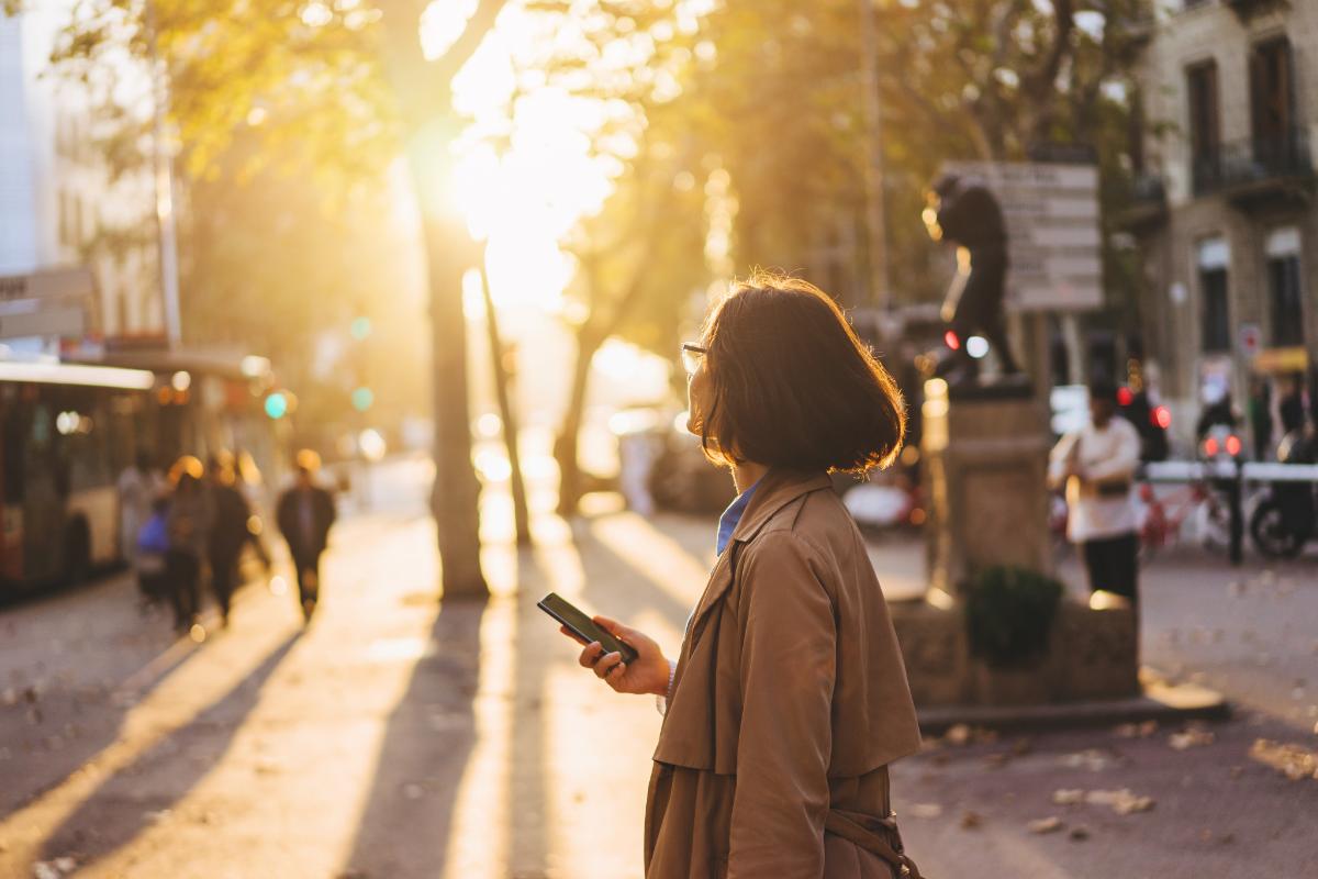 a recent college graduate begins her full time job search