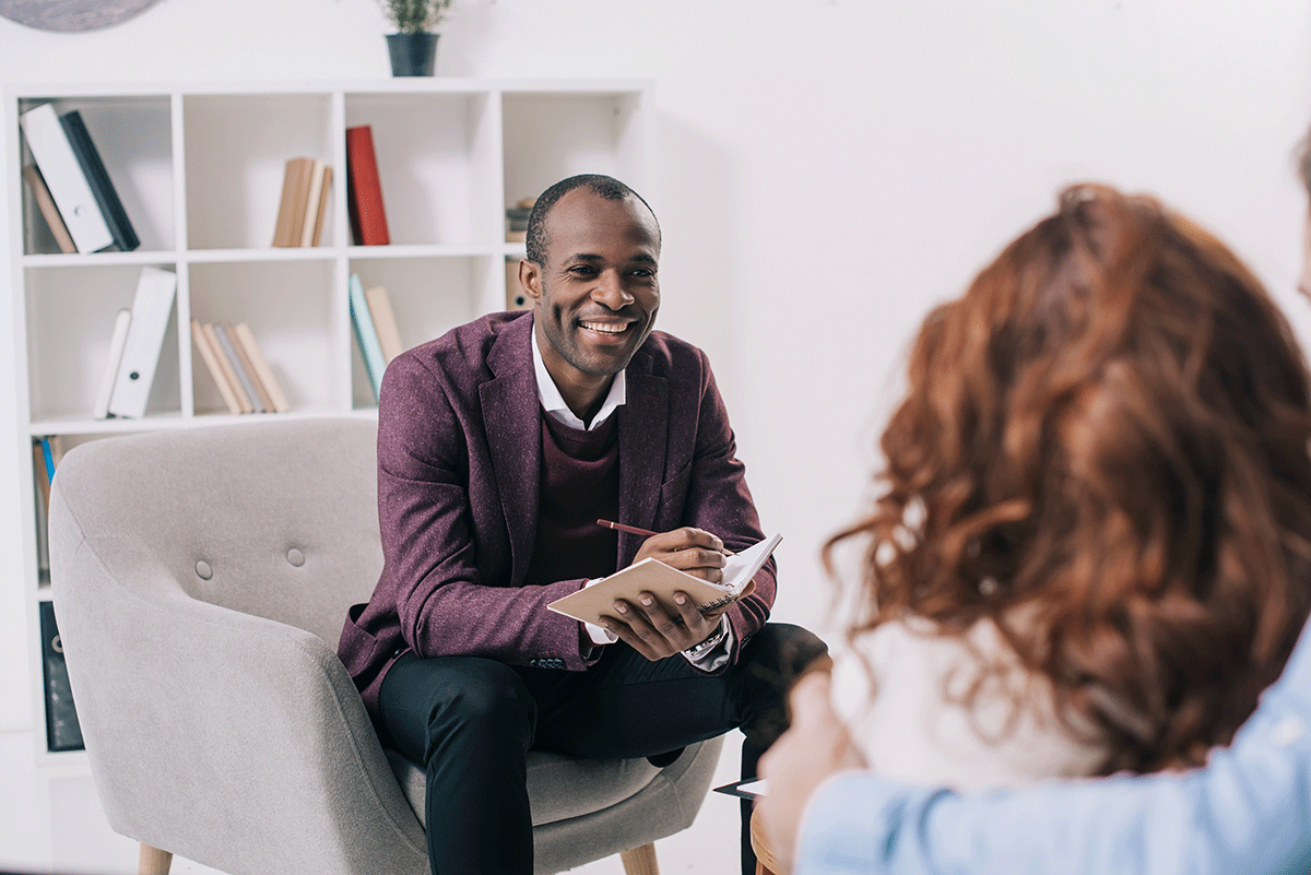 a childrens developmental specialist works with a client