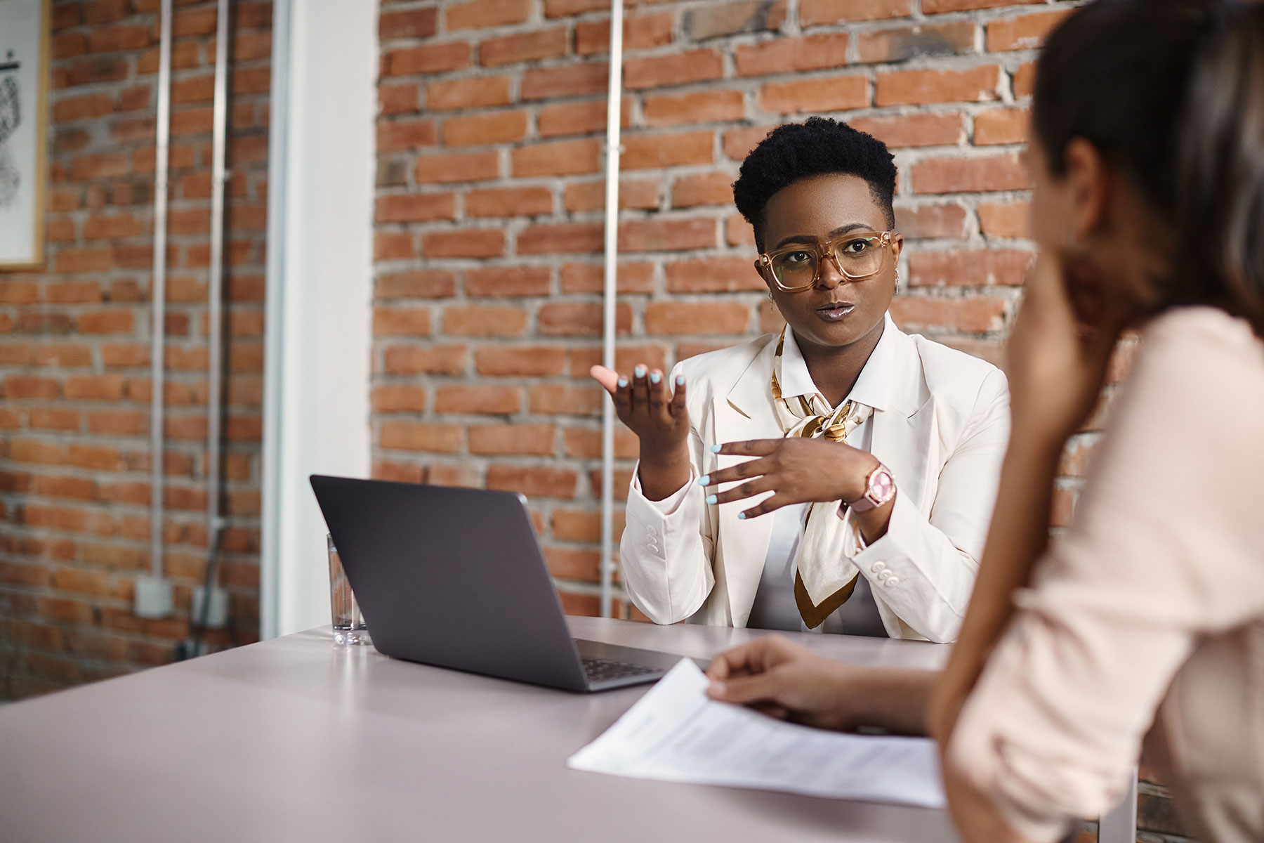 a woman asks a mentor for tips on job hunting