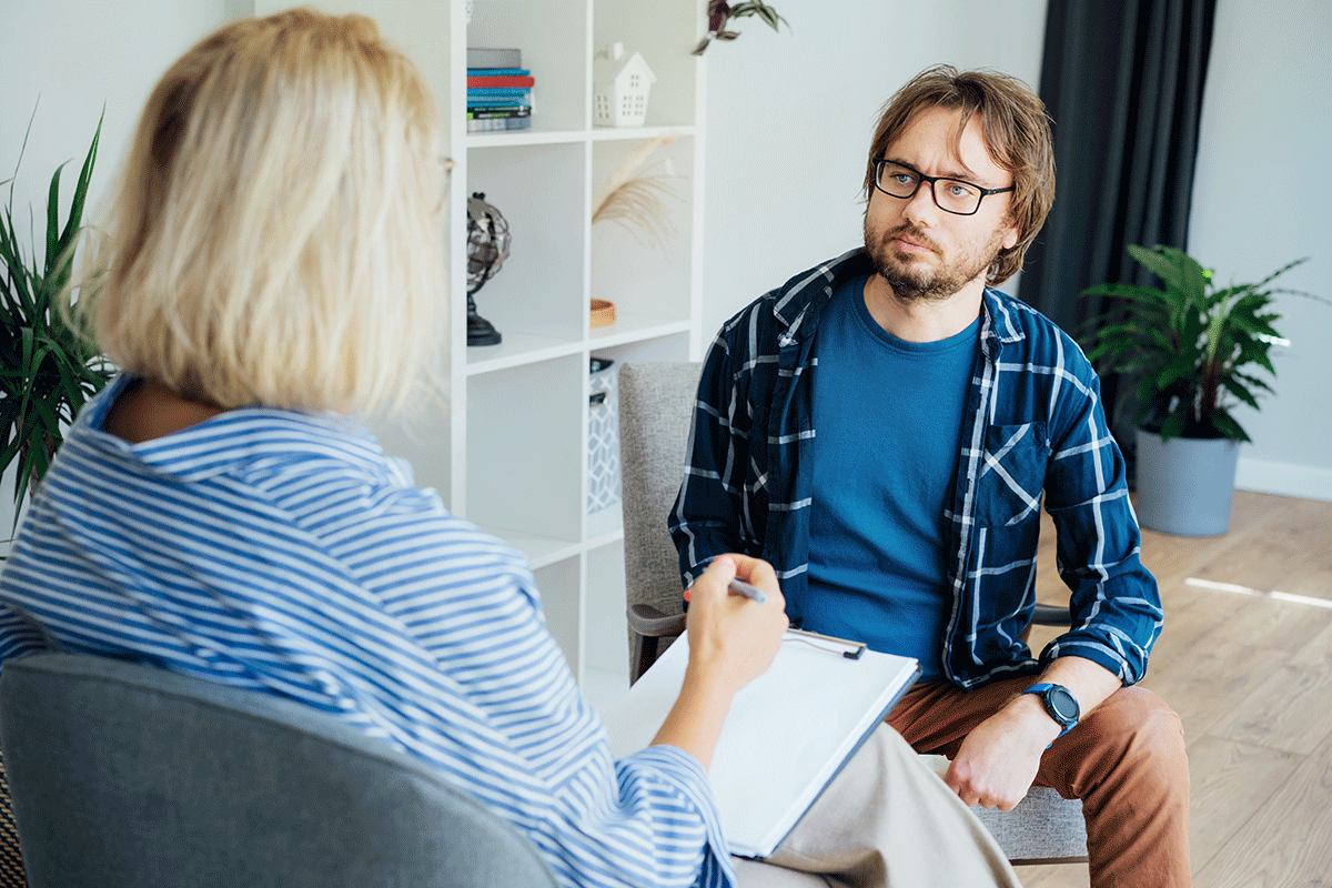 a psychiatric social worker meets with a client in distress